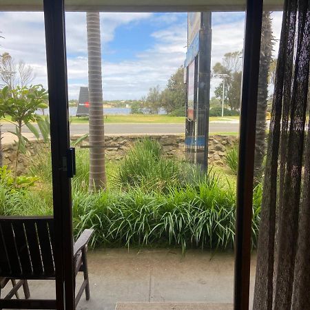 Abel Tasman Waterfront Motel Lakes Entrance Exterior photo