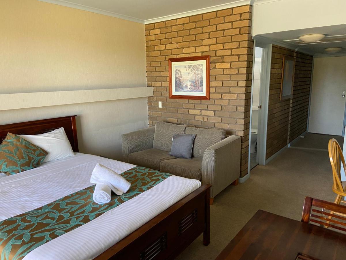 Abel Tasman Waterfront Motel Lakes Entrance Exterior photo