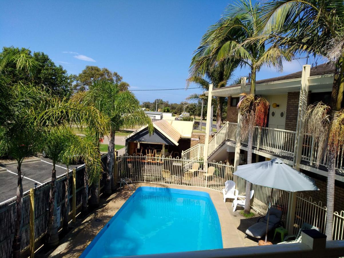 Abel Tasman Waterfront Motel Lakes Entrance Exterior photo