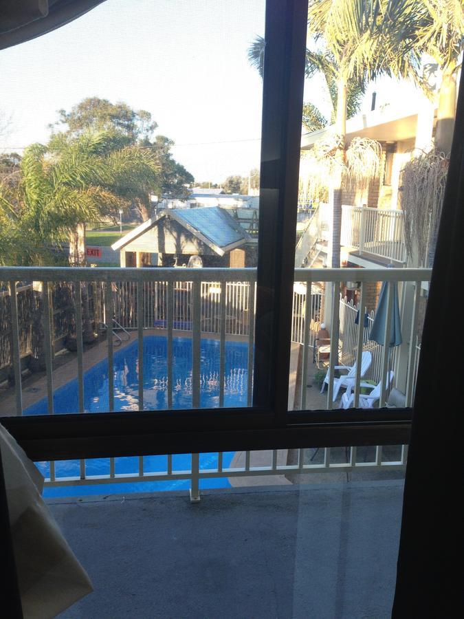 Abel Tasman Waterfront Motel Lakes Entrance Exterior photo