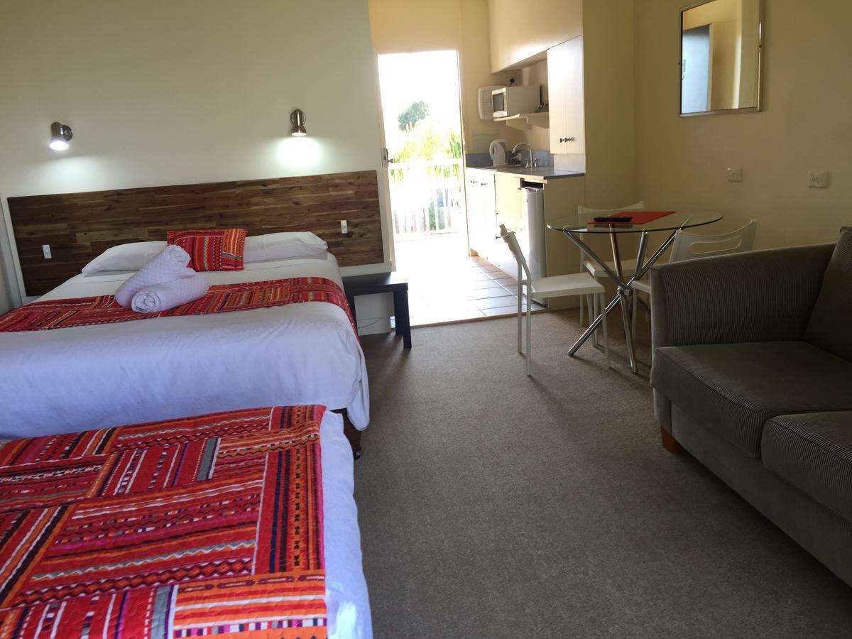 Abel Tasman Waterfront Motel Lakes Entrance Exterior photo