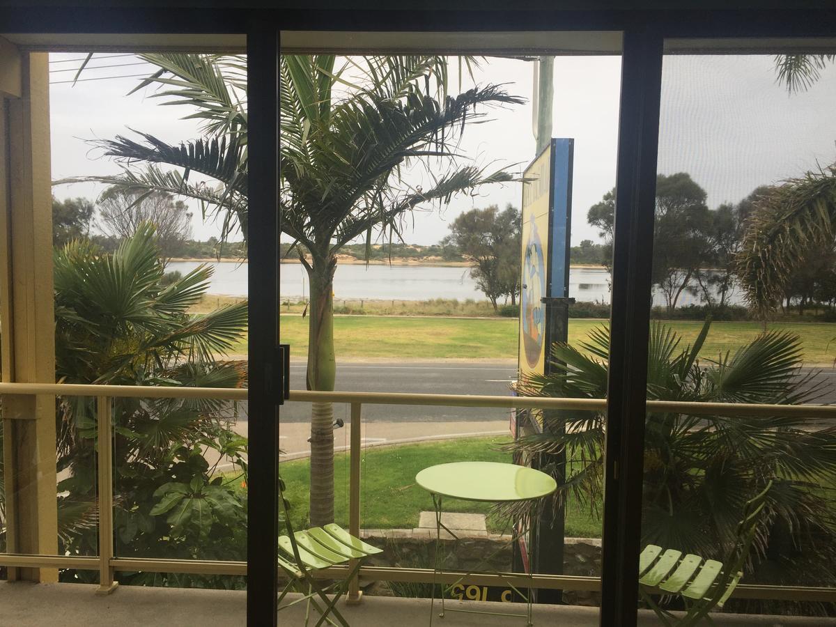Abel Tasman Waterfront Motel Lakes Entrance Exterior photo