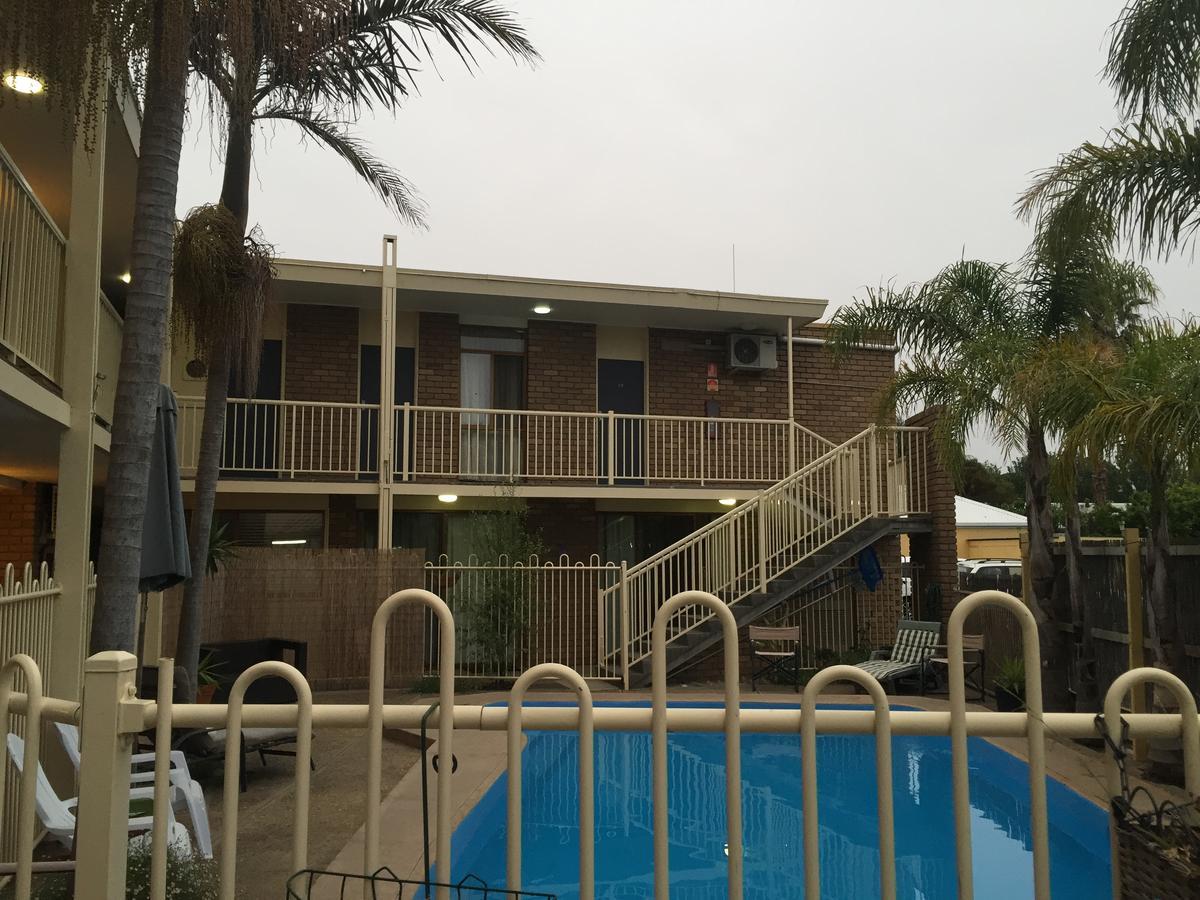 Abel Tasman Waterfront Motel Lakes Entrance Exterior photo