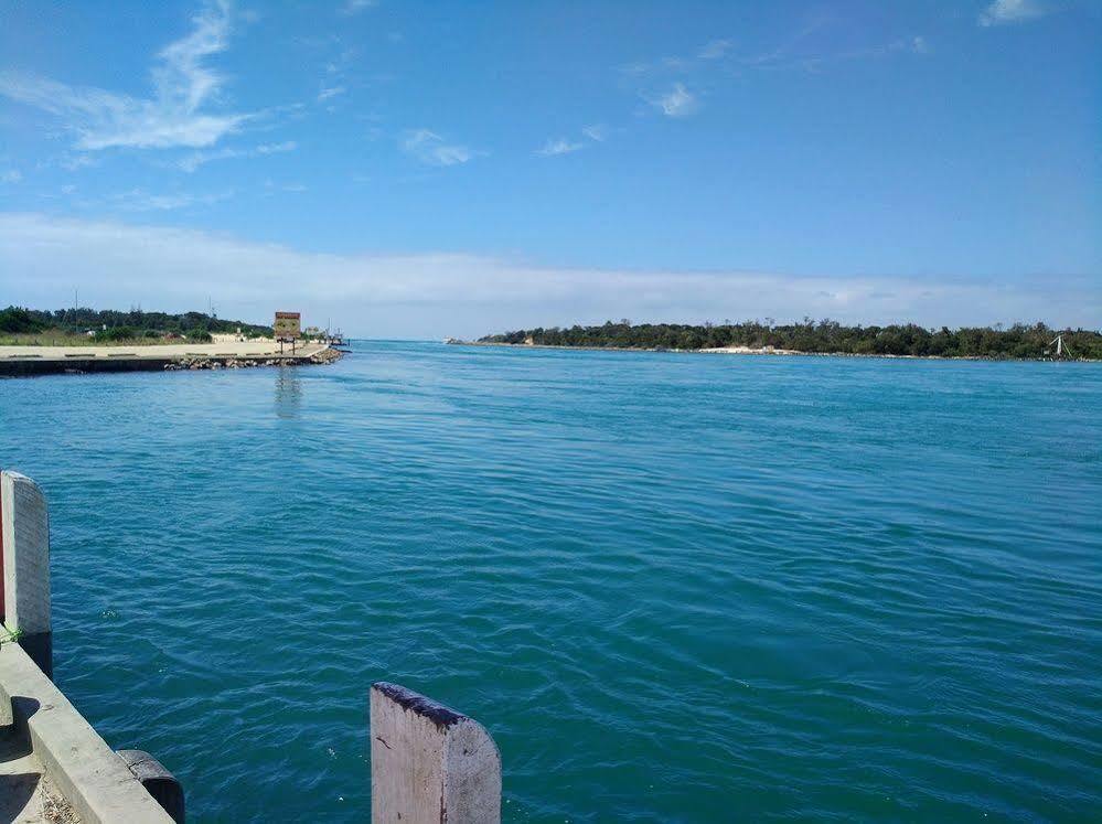 Abel Tasman Waterfront Motel Lakes Entrance Exterior photo
